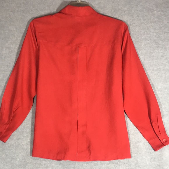 CHRISTIE & JILL Silk Classic 2 Pocket Button Up Shirt with 4 1/2” Side Split - Picture 2 of 16